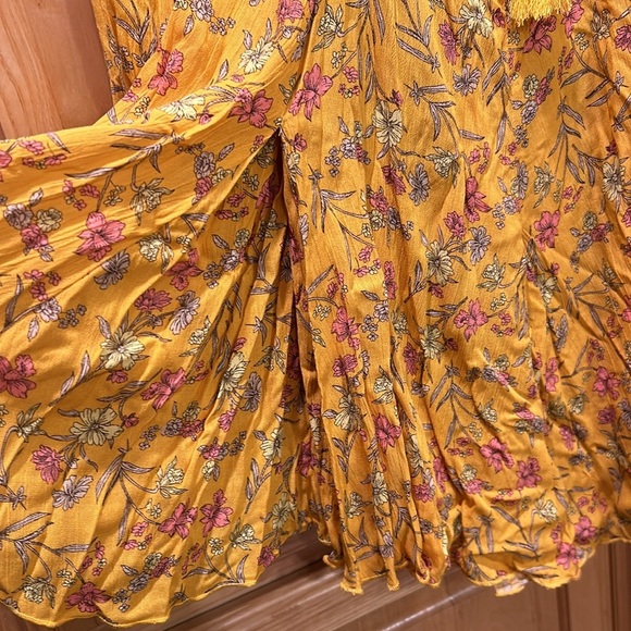 CHELSEA & VIOLET Floral Smocked Dress - Picture 5 of 11